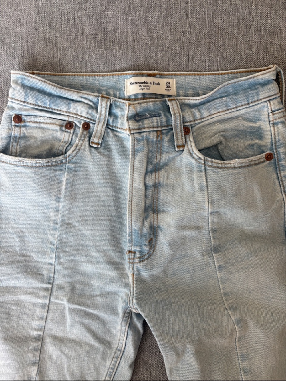 Women’s Abercrombie Jeans - Picture 2 of 3